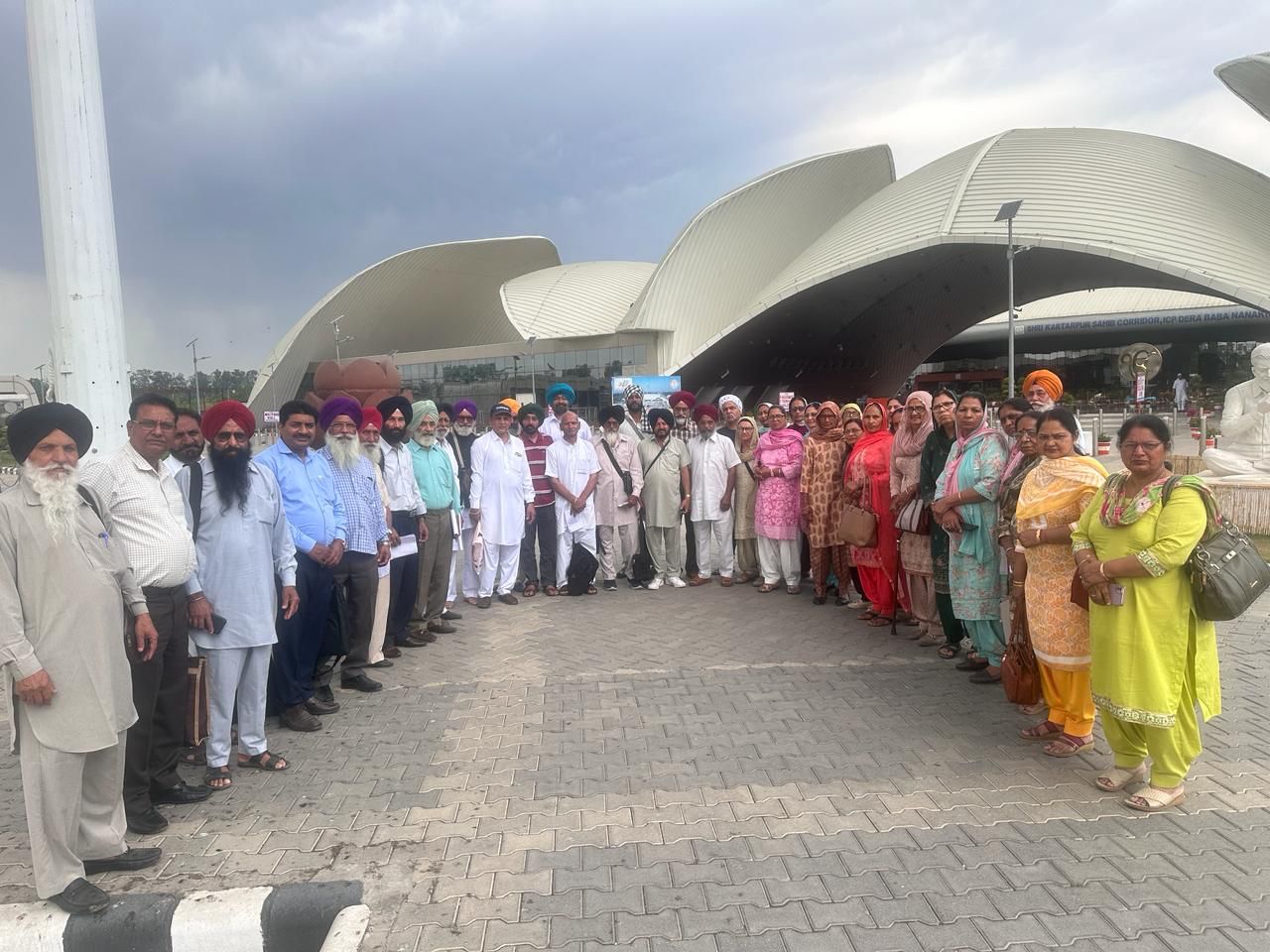 ਸ਼ਰਧਾਲੂਆਂ ਦੇ 35ਵੇਂ ਜੱਥੇ ਨੇ ਕੀਤੇ ਕਰਤਾਰਪੁਰ (ਪਾਕਿ:) ਦੇ ਦਰਸ਼ਨ ਦੀਦਾਰੇ।